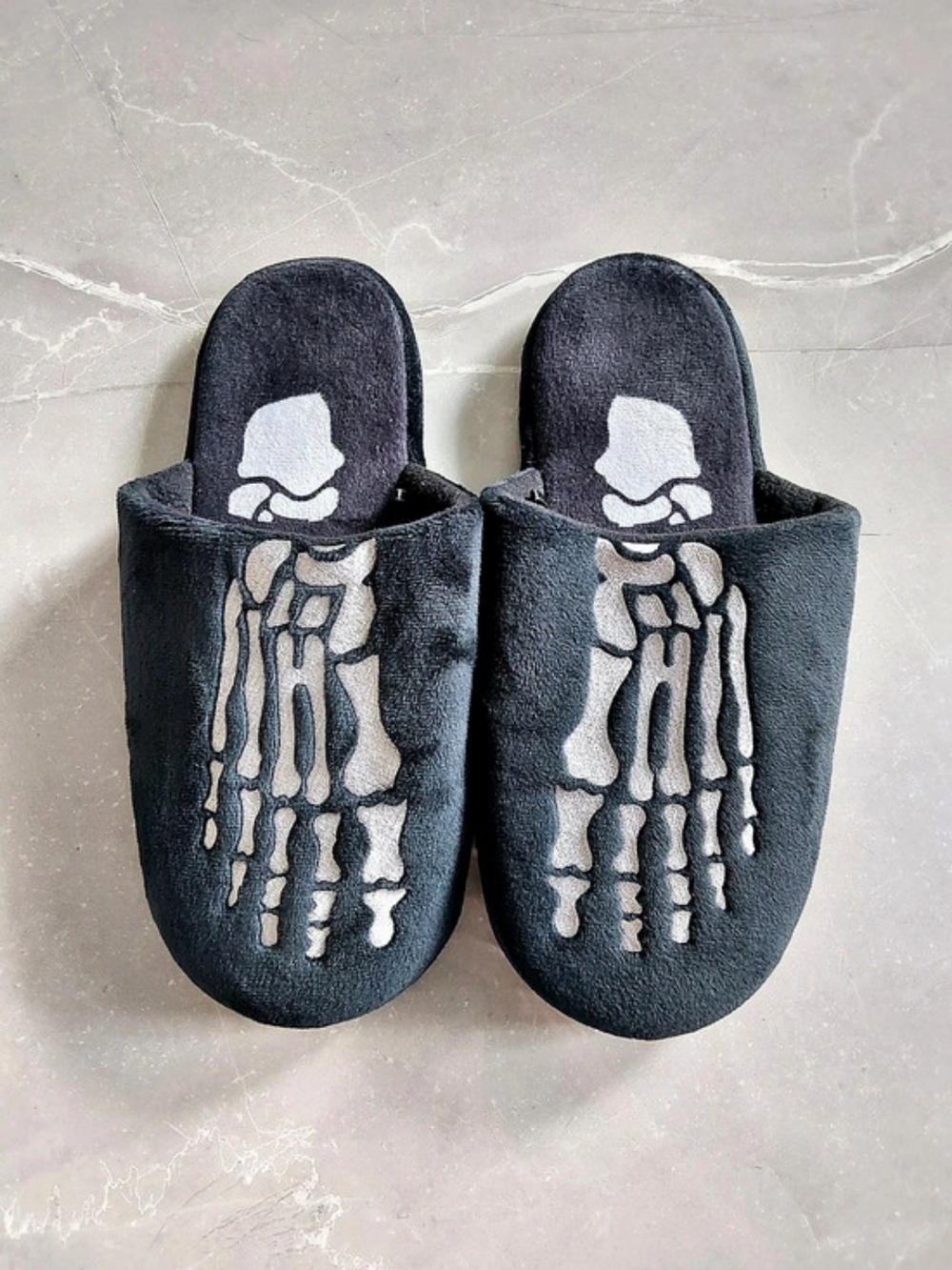 GAP Skeleton Slippers Black US 5 /6 Like New